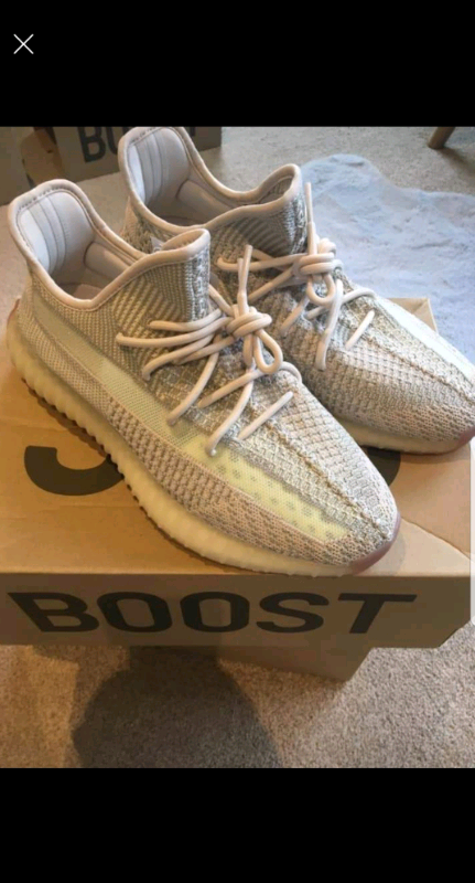 What went down at the Yeezy 350 Boost V2 Synth Drop in